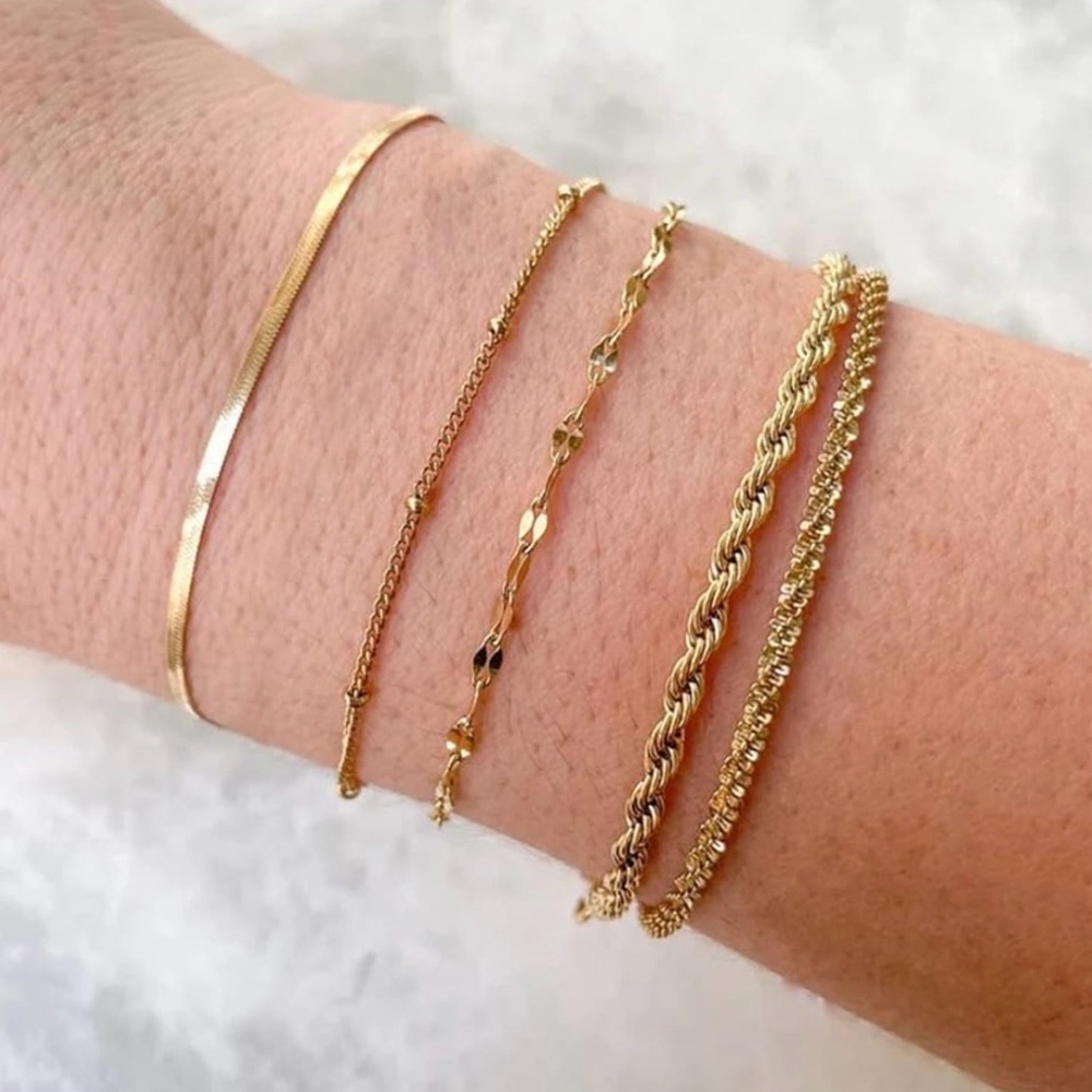 Chic Gold Bracelet Collection